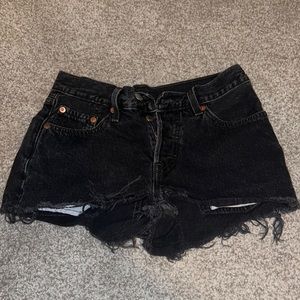 Women’s Black Levi Shorts Size 24